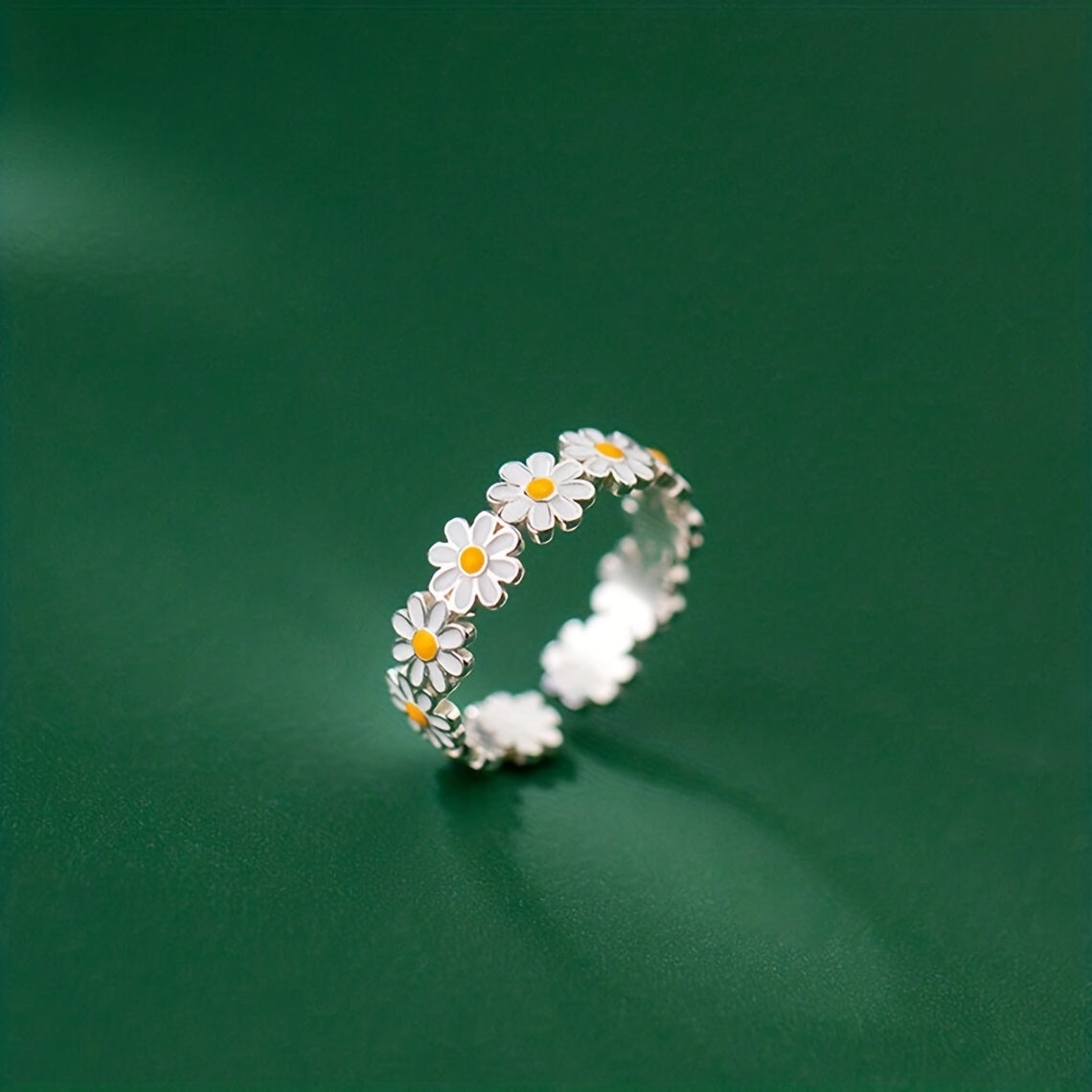 Stylish Little Daisy Ring Forest Style Fresh White Flower Drop Glue Ring Hand Ornament