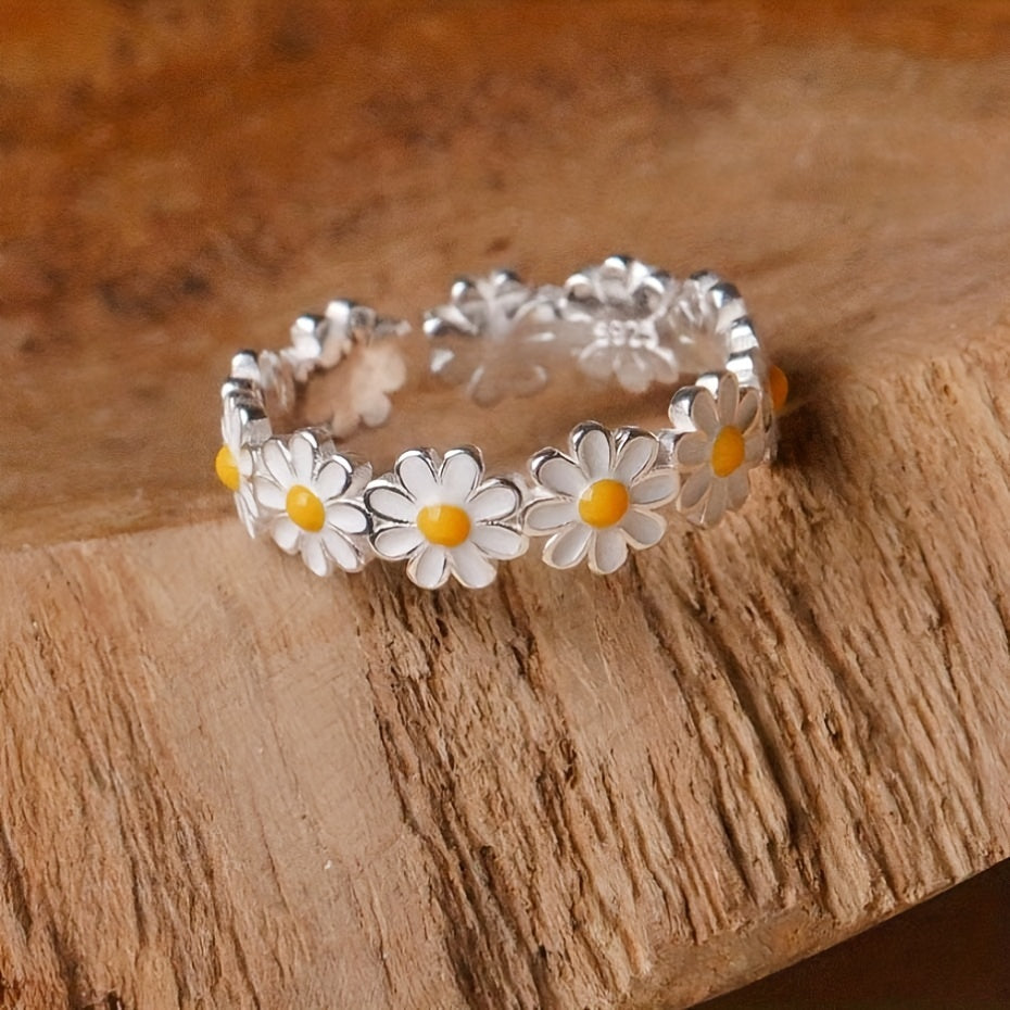 Stylish Little Daisy Ring Forest Style Fresh White Flower Drop Glue Ring Hand Ornament