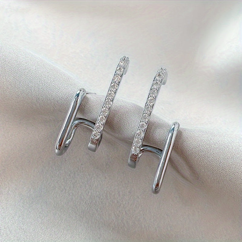 1 Pair Of Rhinestone Earrings
