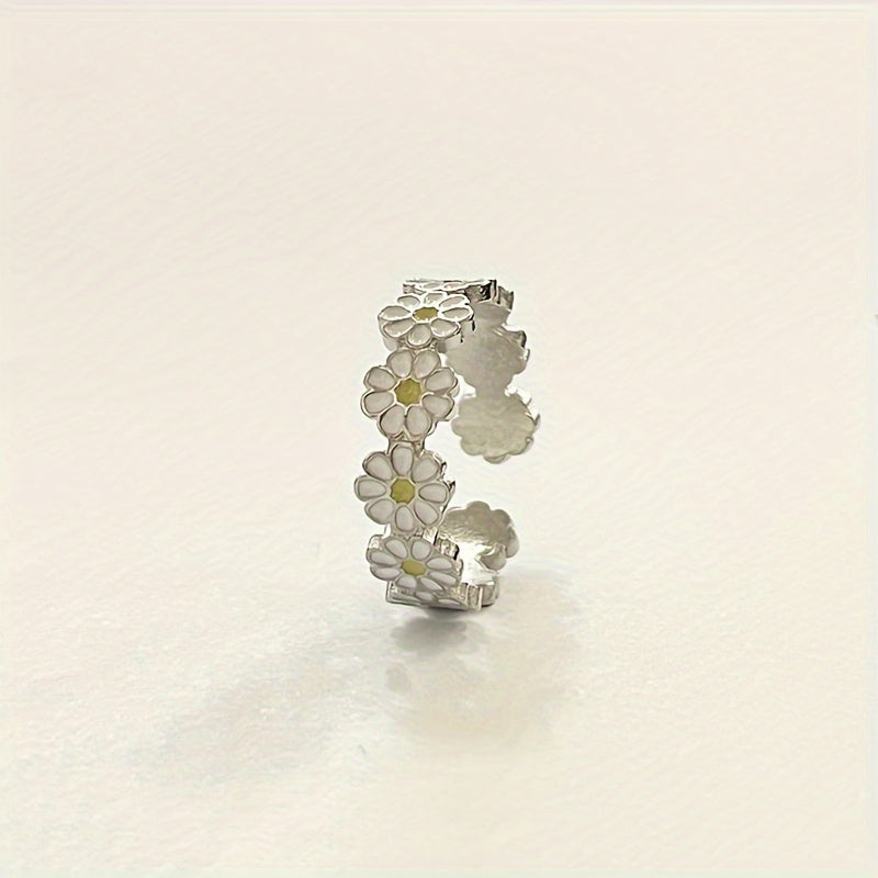 Stylish Little Daisy Ring Forest Style Fresh White Flower Drop Glue Ring Hand Ornament