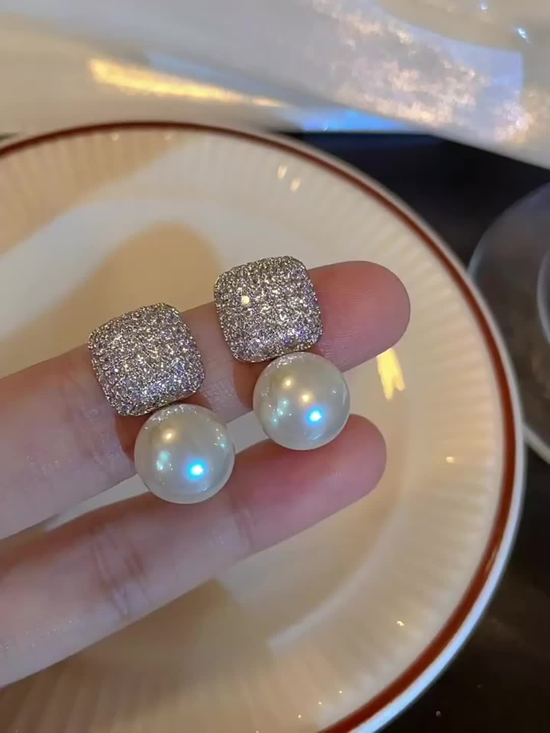 1 Pair Of Luxury Women's Earrings With Full Artificial Crystal Artificial Pearl