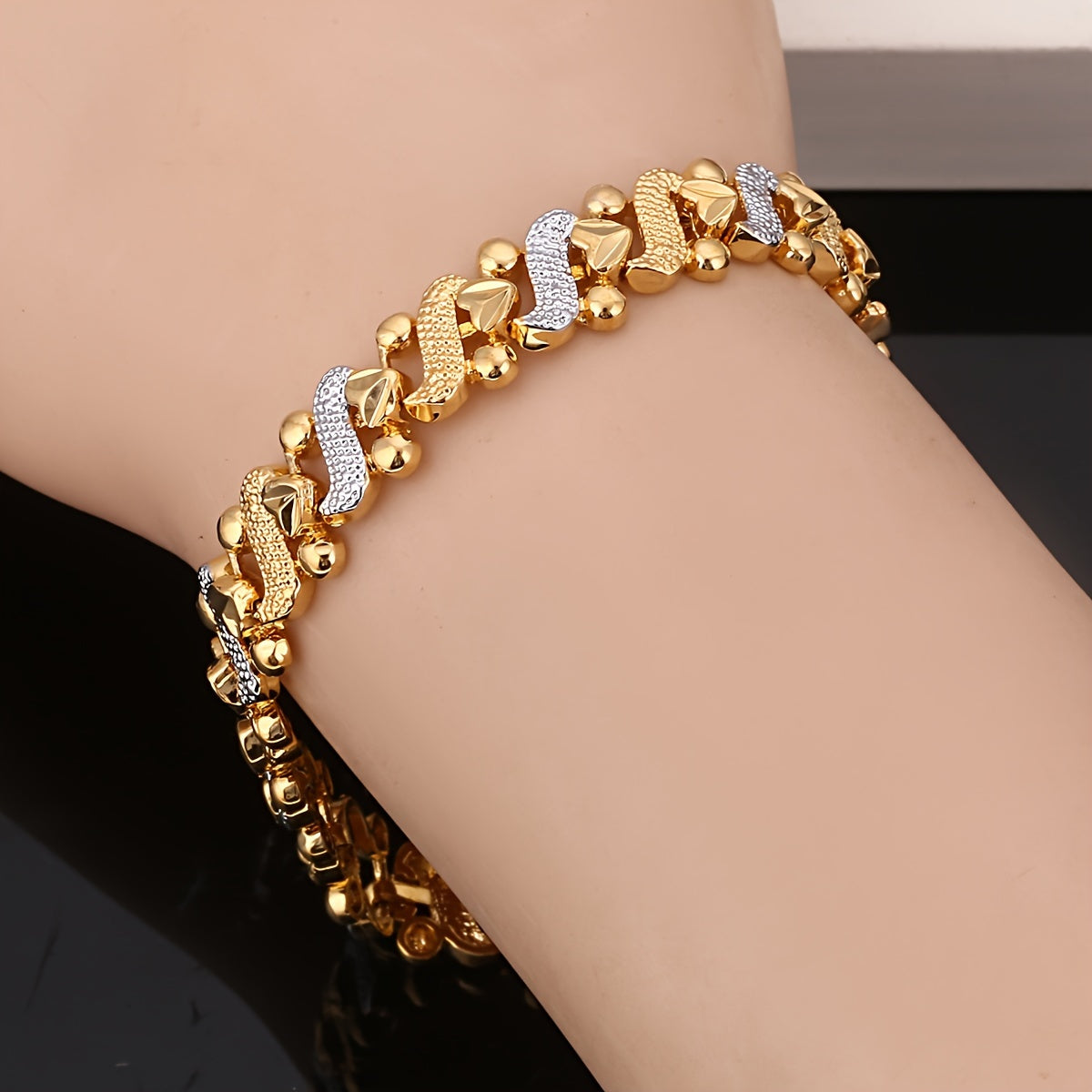 Elegant Style Women's Romantic Heart Bracelet