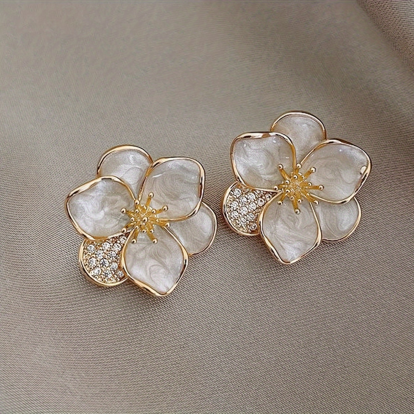 Pretty Sweet Flower Design Stud Earrings Zinc Alloy