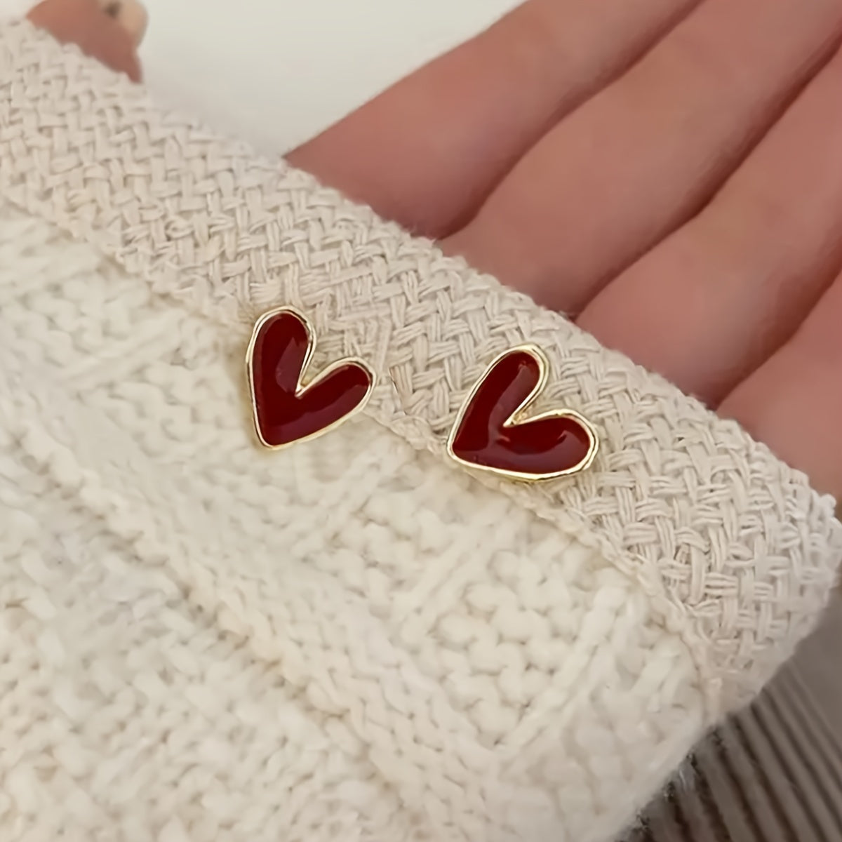 Elegant Vintage Heart Design Women's Fashion Stud Earrings