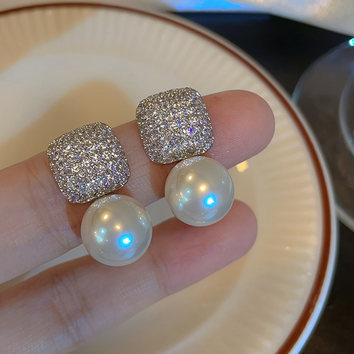 1 Pair Of Luxury Women's Earrings With Full Artificial Crystal Artificial Pearl