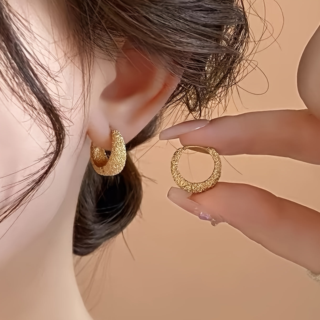 Elegant Vintage-Inspired Hoop Earrings for Women – Fashionable Matte Golden Finish