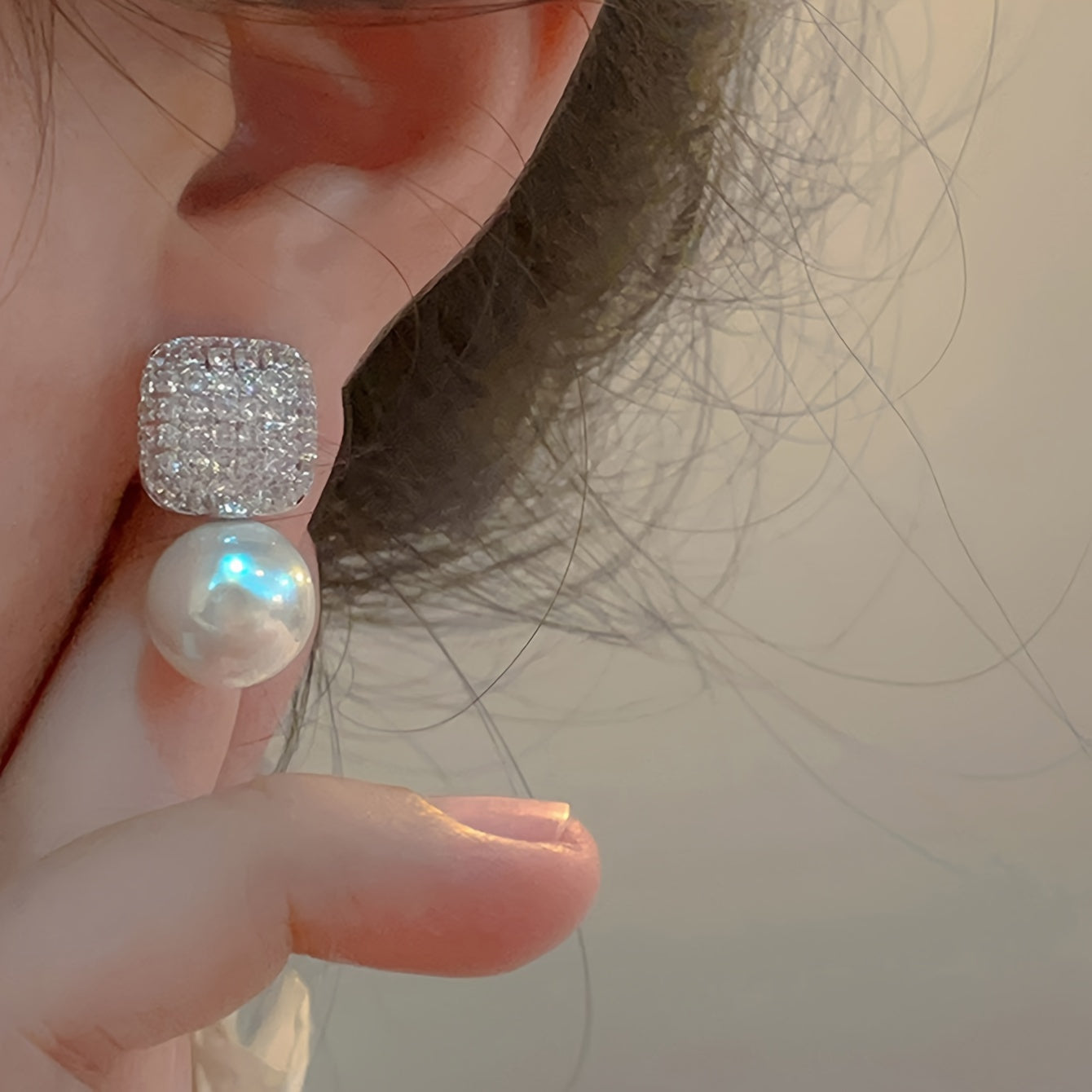 1 Pair Of Luxury Women's Earrings With Full Artificial Crystal Artificial Pearl