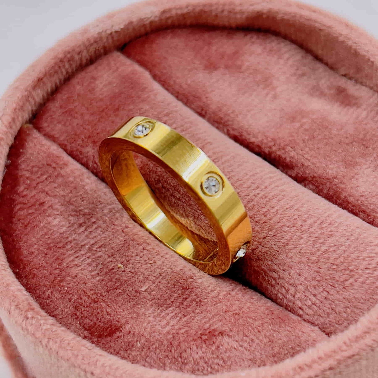 CASUAL GOLDEN RINGS