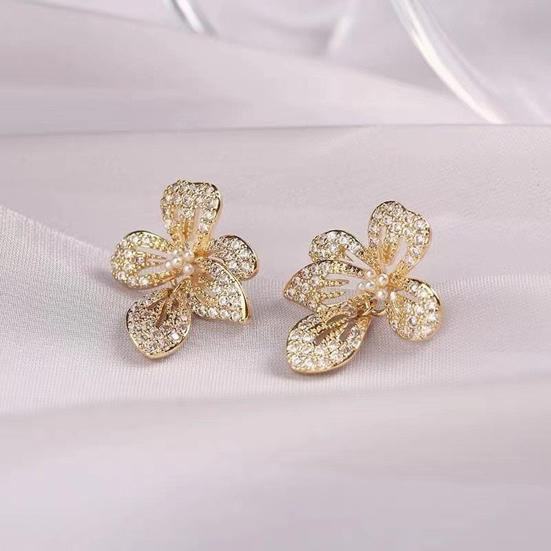 Flower Teardrop Earrings Pair